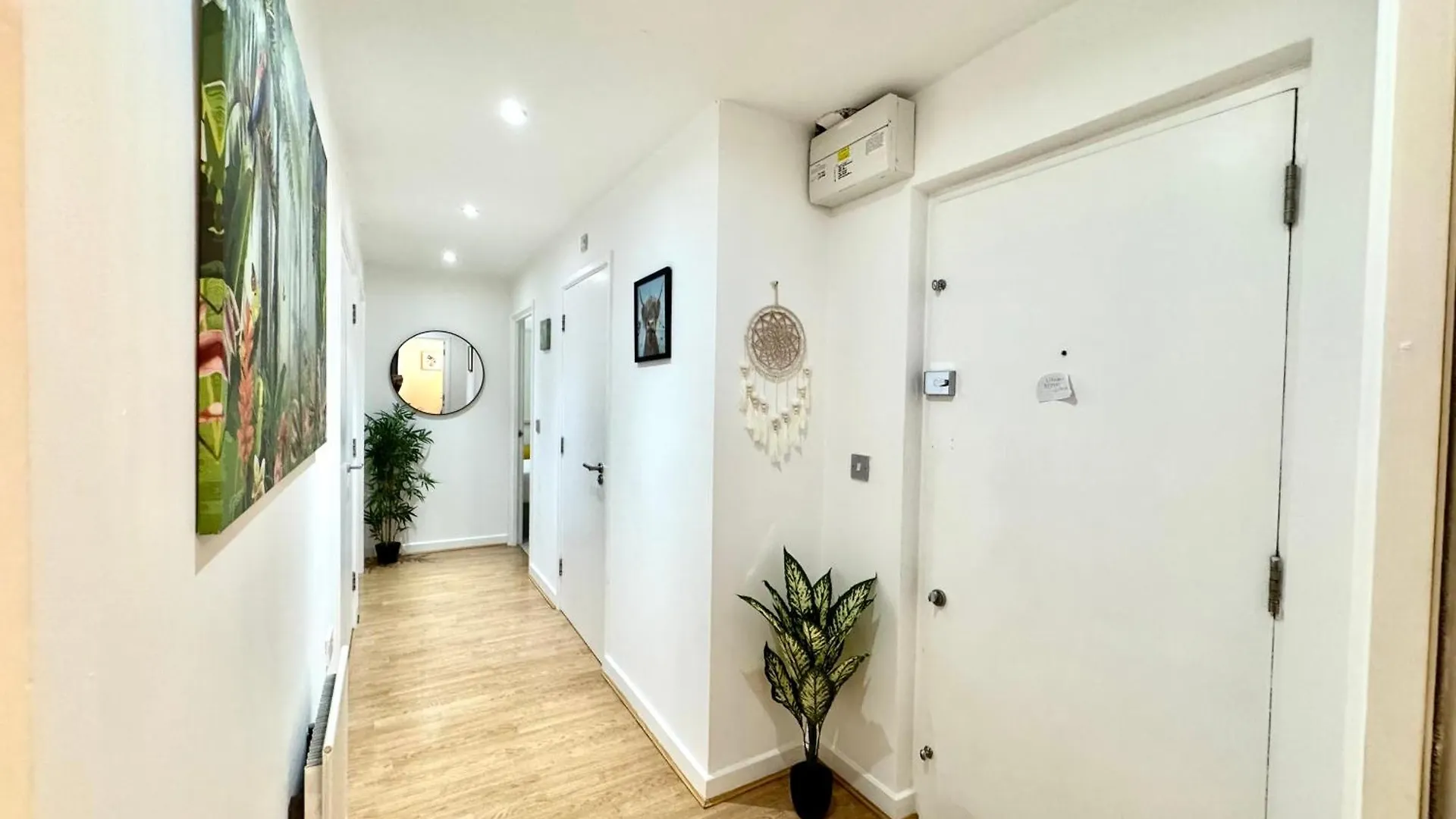 2 Bed, 2 Bath, Ground Floor Whole Apartment With Parking, Near Central London & Stratford, Close To Station, Zone 2