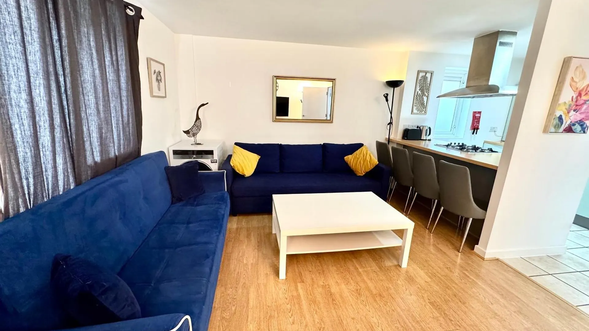 2 Bed, 2 Bath, Ground Floor Whole Apartment With Parking, Near Central London & Stratford, Close To Station, Zone 2 United Kingdom