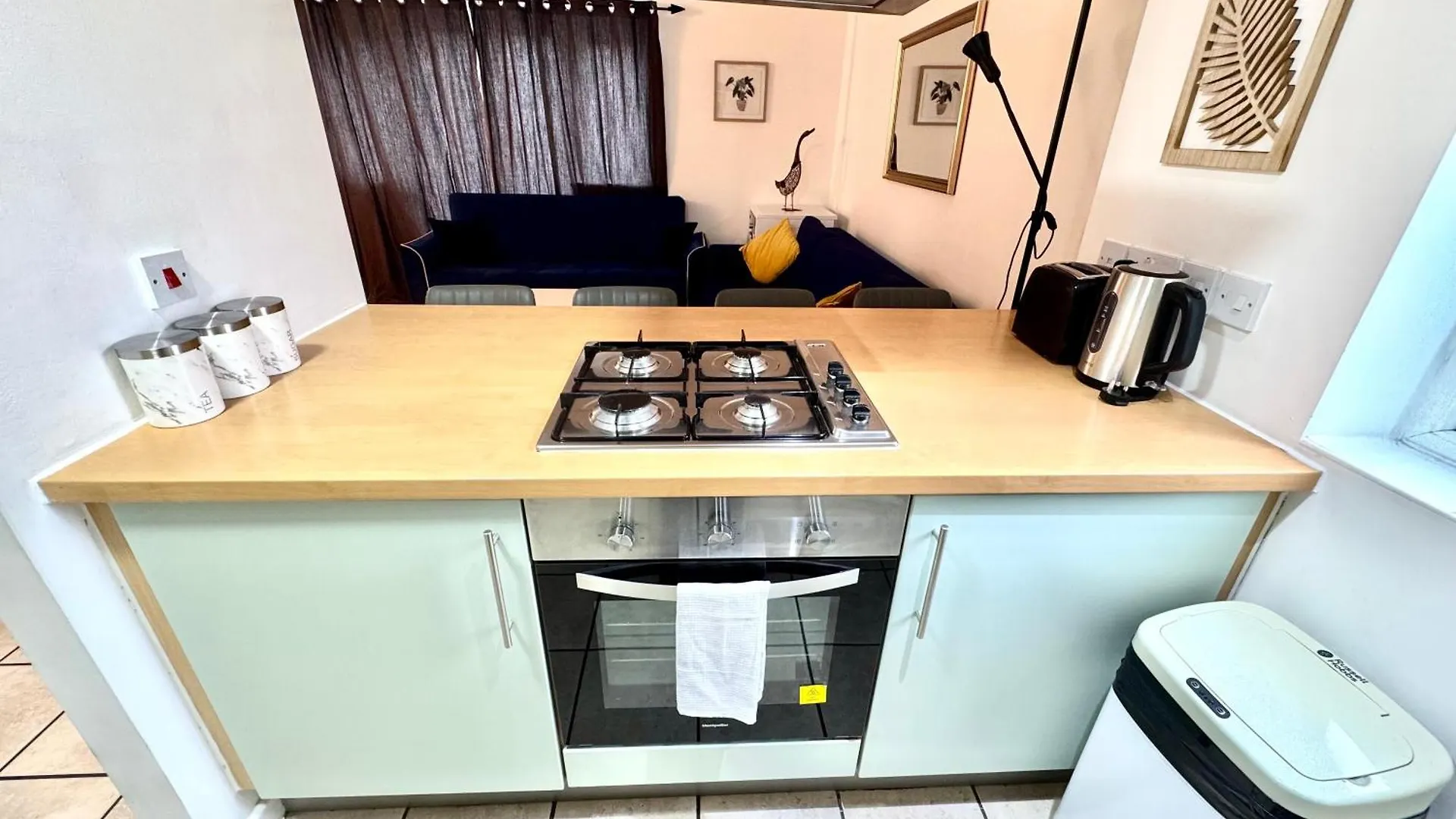 2 Bed, 2 Bath, Ground Floor Whole Apartment With Parking, Near Central London & Stratford, Close To Station, Zone 2 United Kingdom