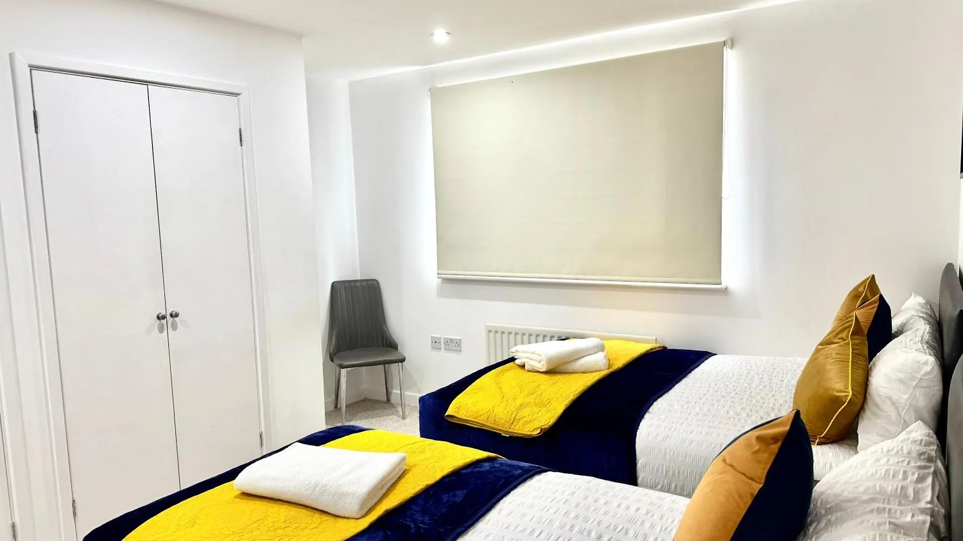 2 Bed, 2 Bath, Ground Floor Whole Apartment With Parking, Near Central London & Stratford, Close To Station, Zone 2 0*,  United Kingdom