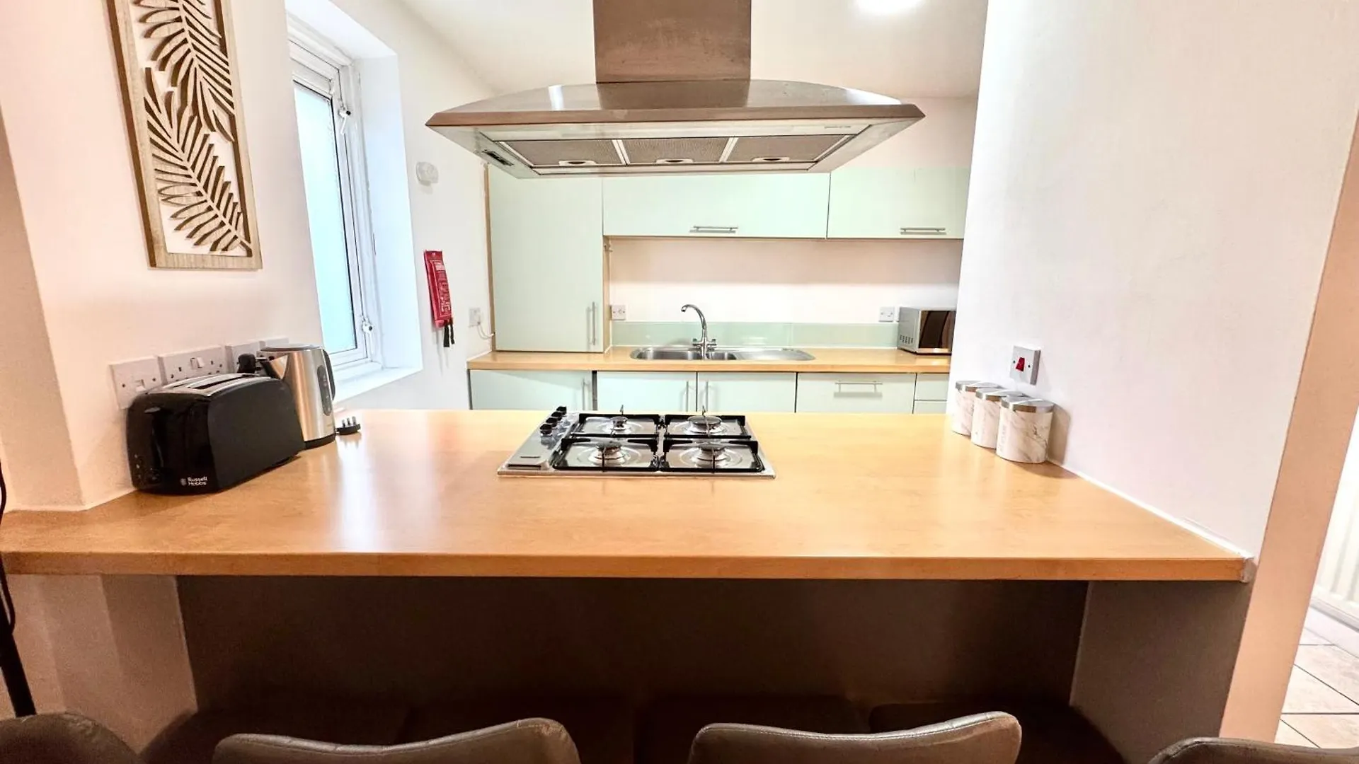 2 Bed, 2 Bath, Ground Floor Whole Apartment With Parking, Near Central London & Stratford, Close To Station, Zone 2