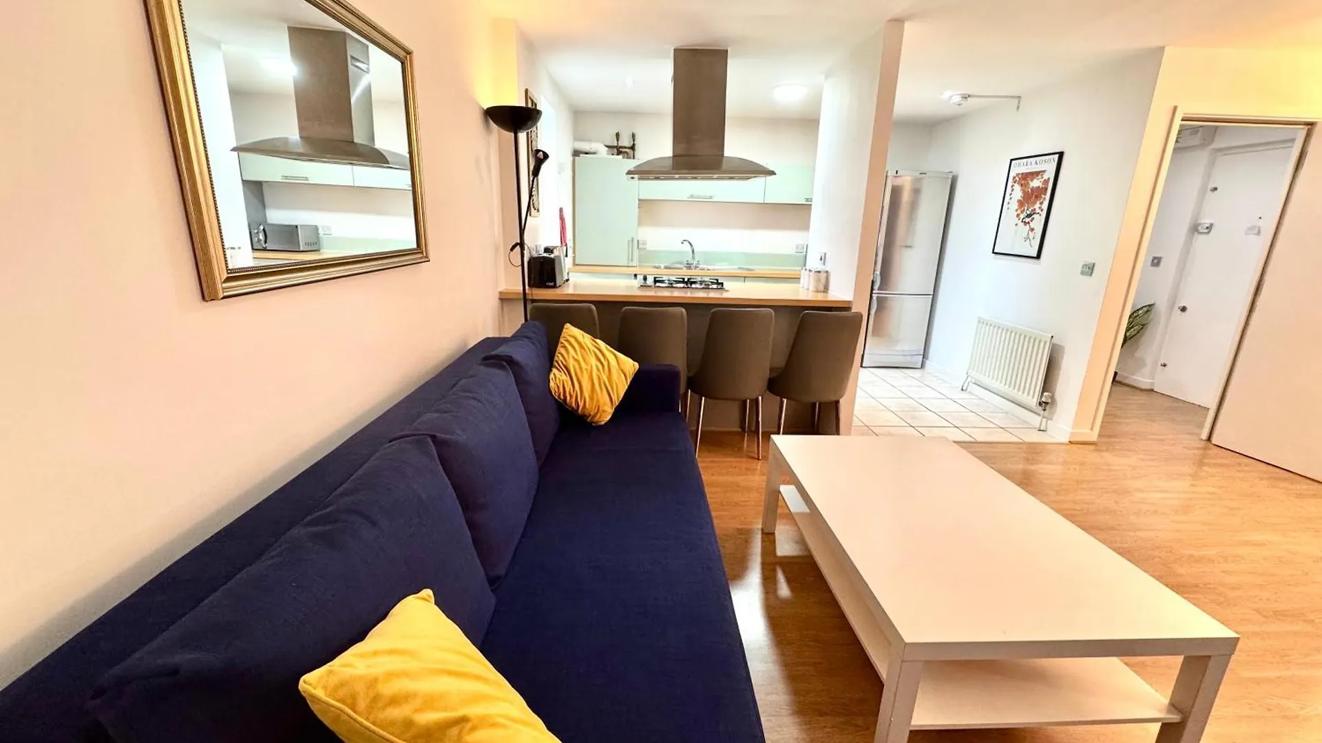 2 Bed, 2 Bath, Ground Floor Whole Apartment With Parking, Near Central London & Stratford, Close To Station, Zone 2