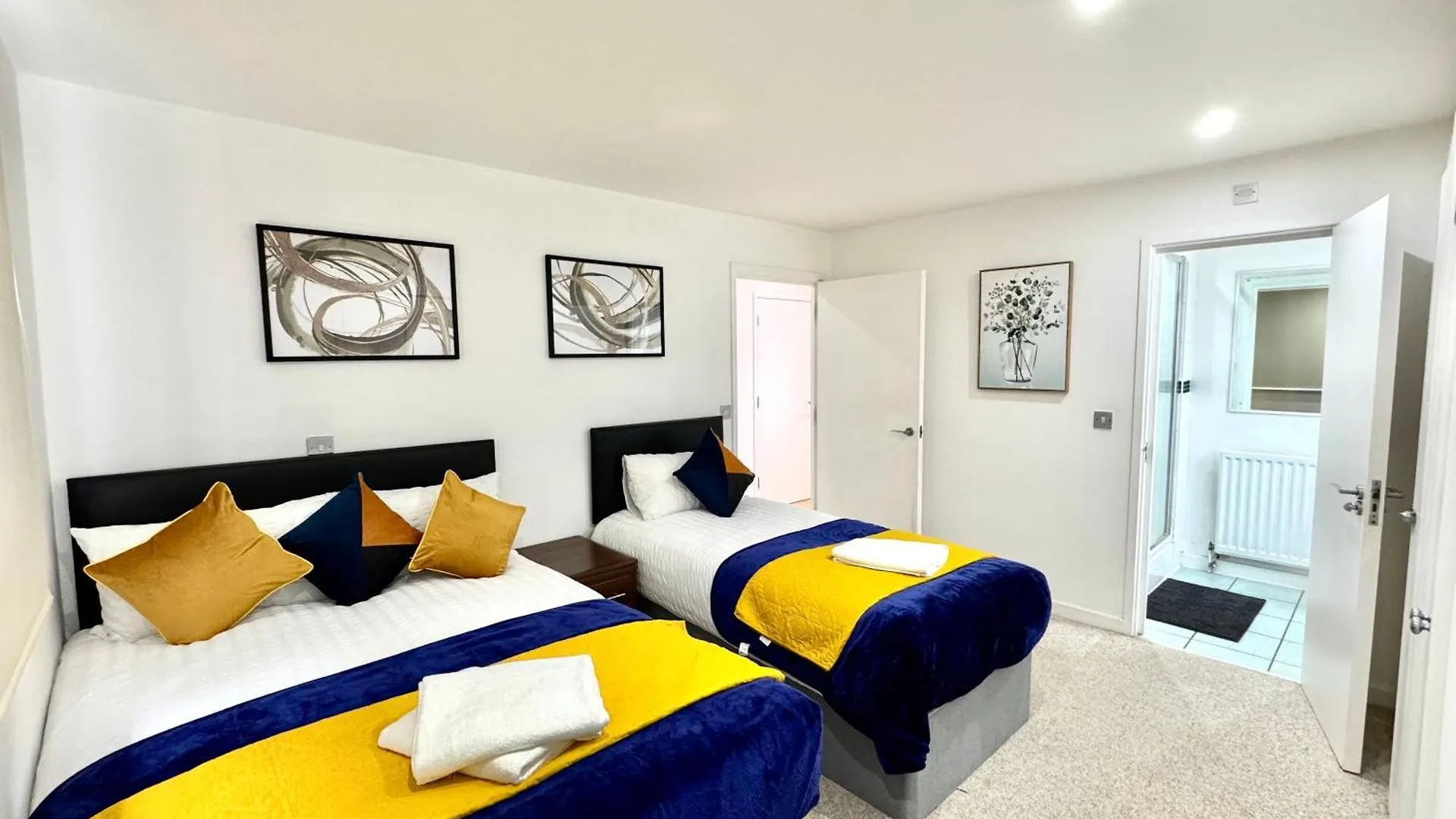 2 Bed, 2 Bath, Ground Floor Whole Apartment With Parking, Near Central London & Stratford, Close To Station, Zone 2