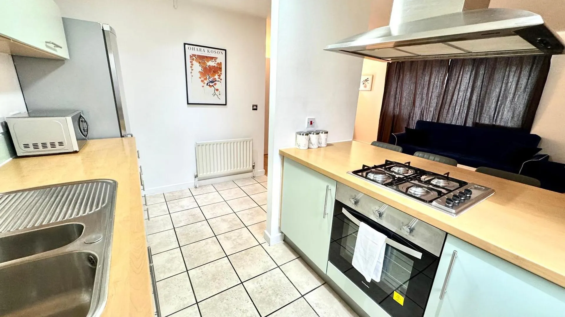 2 Bed, 2 Bath, Ground Floor Whole Apartment With Parking, Near Central London & Stratford, Close To Station, Zone 2