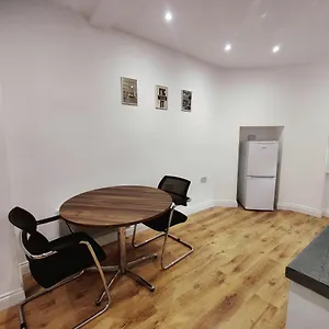 3 Bed Flat Close To Liverpool St & Brick Lane Apartment