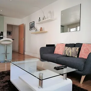 Still Life Tower Hill Executive Apartment