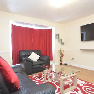 Four Bedroom Townhouse 12 Minutes Walk To Excel Exhibition Centre Hébergement de vacances