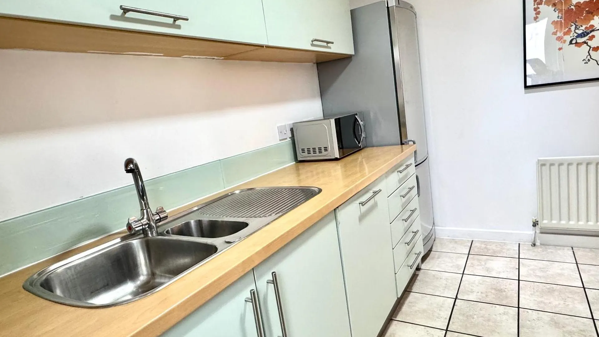 2 Bed, 2 Bath, Ground Floor Whole Apartment With Parking, Near Central London & Stratford, Close To Station, Zone 2